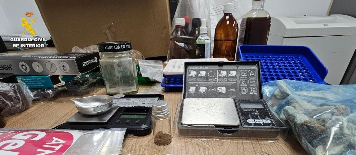 Imagen del material intervenido en la clínica clandestina de Sagunto