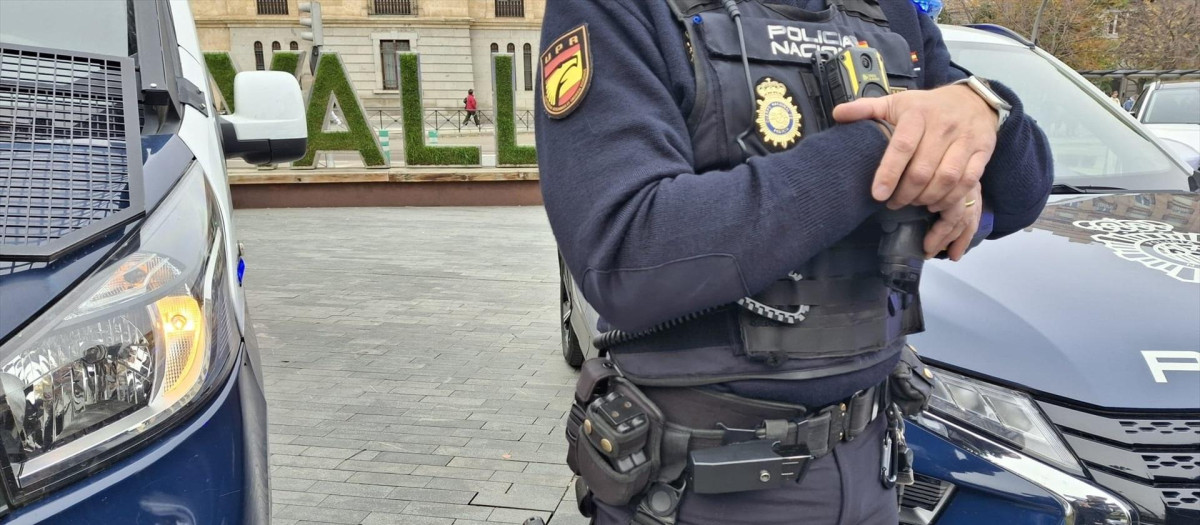 Un agente de la Policía Nacional de Valladolid, en una imagen de recurso