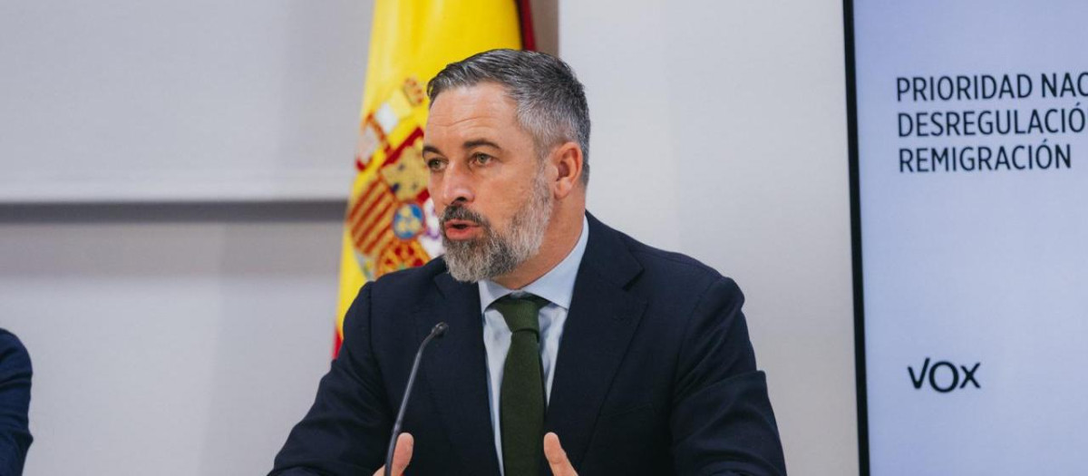 Santiago Abascal junto al CEN, el CAP y los portavoces regionales de Vox