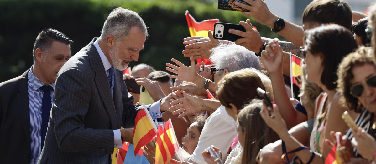 Felipe VI saluda a los ciudadanos de Melilla  este miércoles