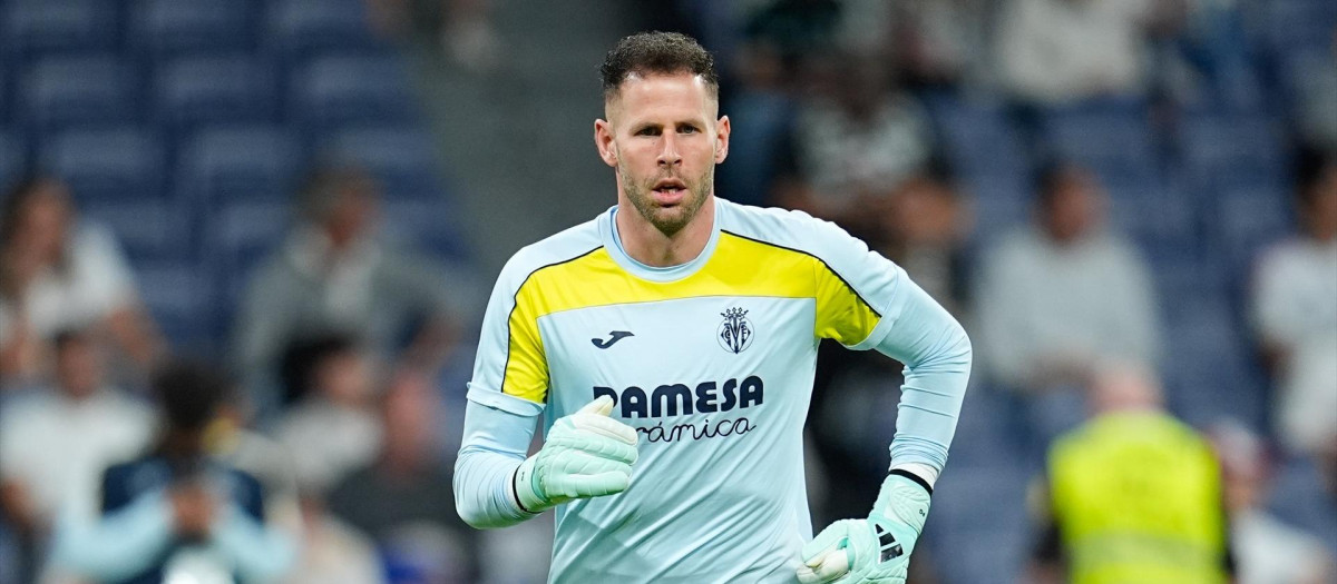 Peter Gulacsi fue atracado a punta de pistola en su domicilio antes del Villarreal - Nápoles de Champions