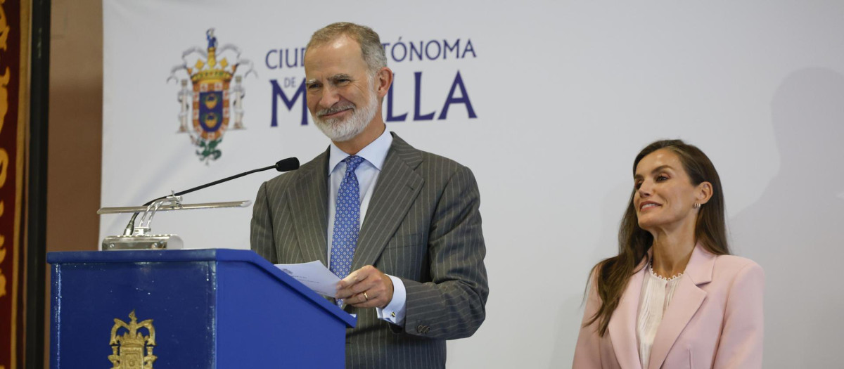 El Rey Felipe VI y la Reina Letizia ante representantes de la sociedad melillense