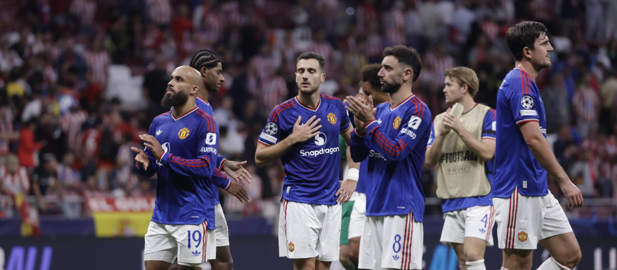 Los jugadores del Manchester United a la finalización del encuentro ante el Atlético de Madrid