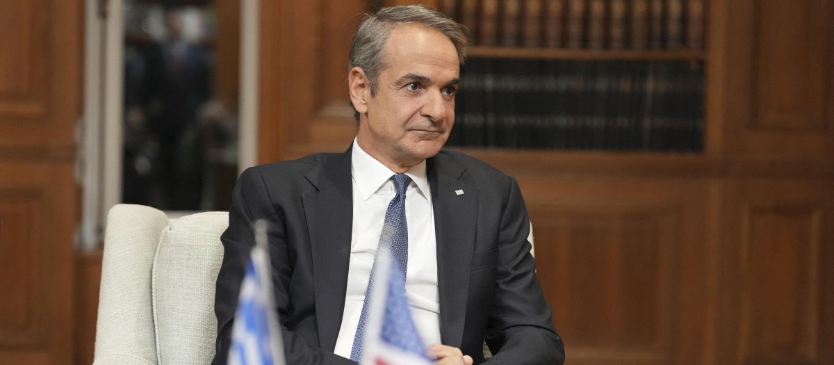 Greek Prime Minister Kyriakos Mitsotakis speaks with U.S. Secretary of State (not pictured)  in Athens on October 7, 2026. (Photo by Mark Schiefelbein / POOL / AFP)