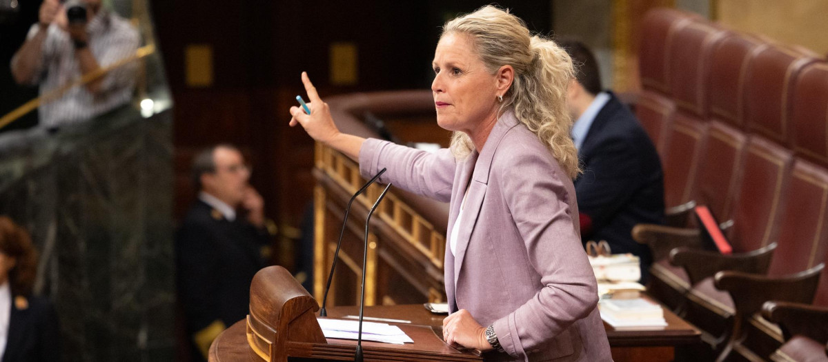 La portavoz del PSOE, Montse Mínguez, defendiendo los decretos leyes de vivienda el 2 de octubre