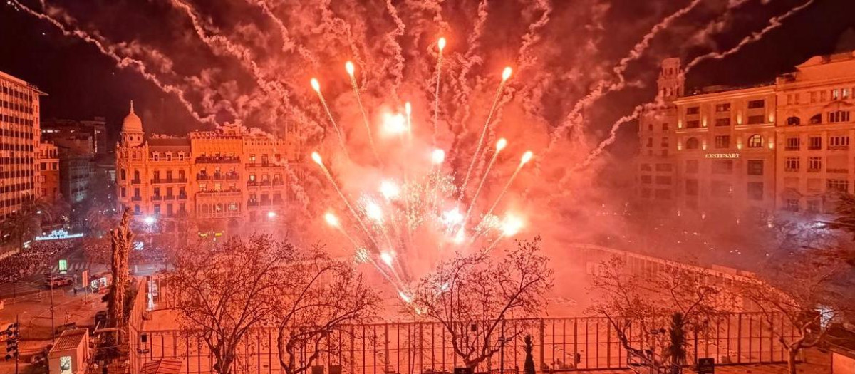 Imagen de archivo de un castillo de fuegos artificiales en la ciudad de Valencia.
