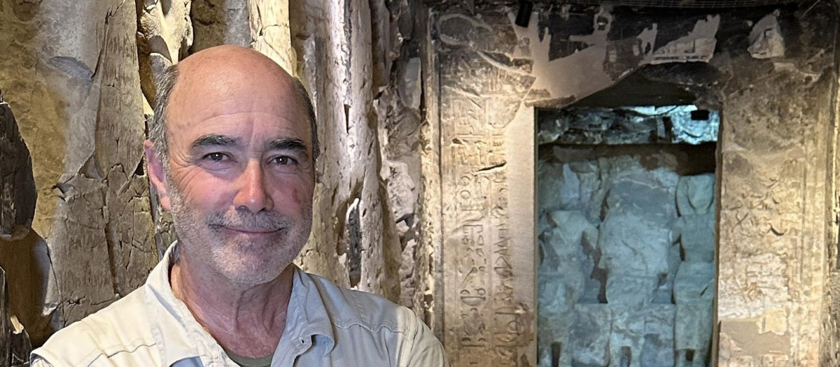 José Manuel Galán, en el interior de la tumba de Djehuty
