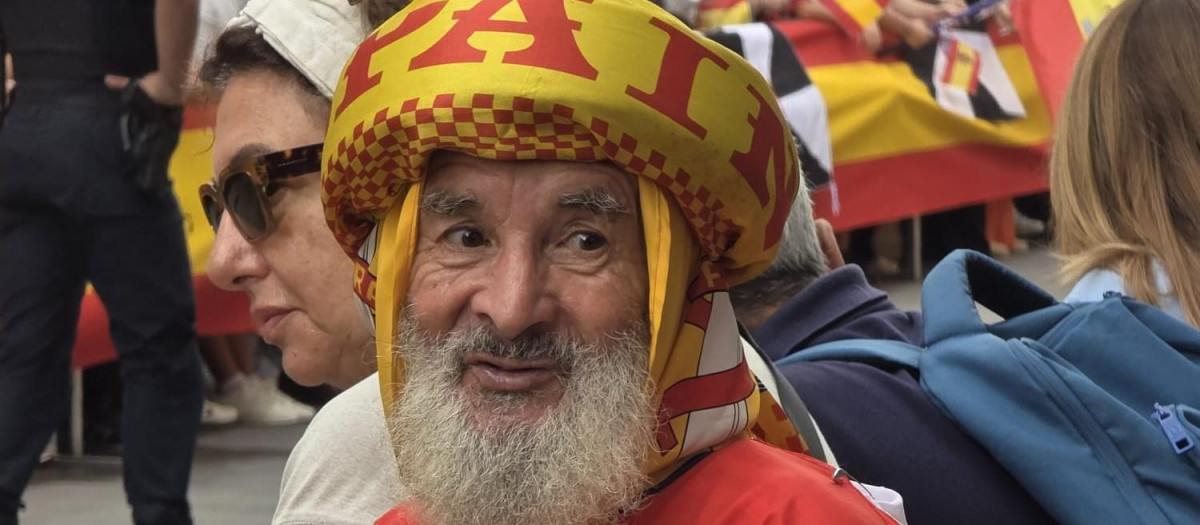 Mohamed Mustafa, al que todo Ceuta conoce como Dudú, durante la bienvenida a los Reyes