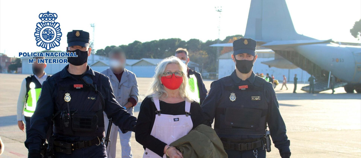 La Policía Nacional traslada a España a la etarra Natividad Jáuregui, entregada por las autoridades belgas