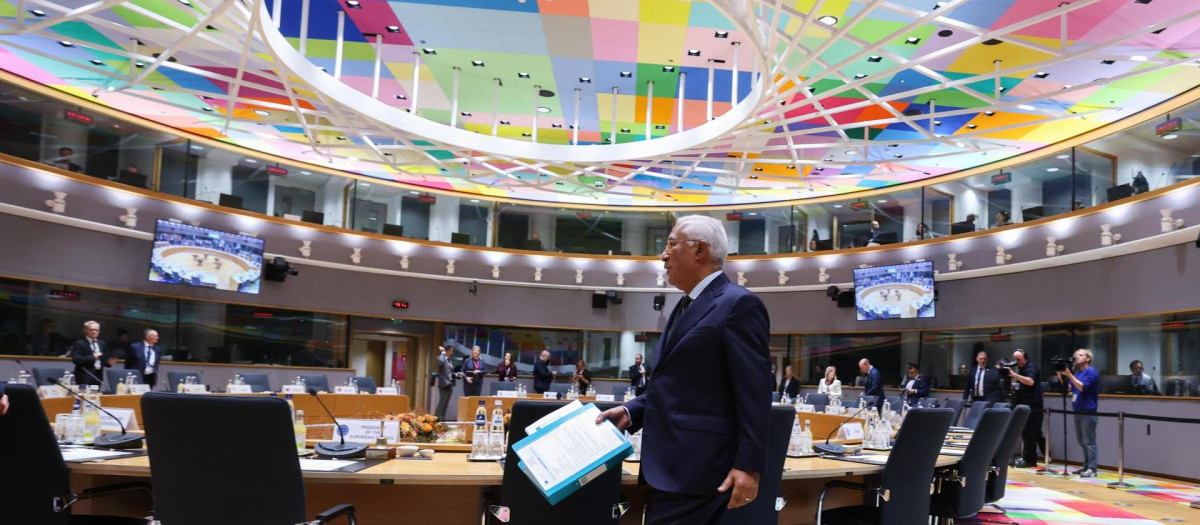 El presidente del Consejo Europeo, Antonio Costa, en la sala donde se reúnen los presidentes y jefes de Gobierno de los Veintisiete