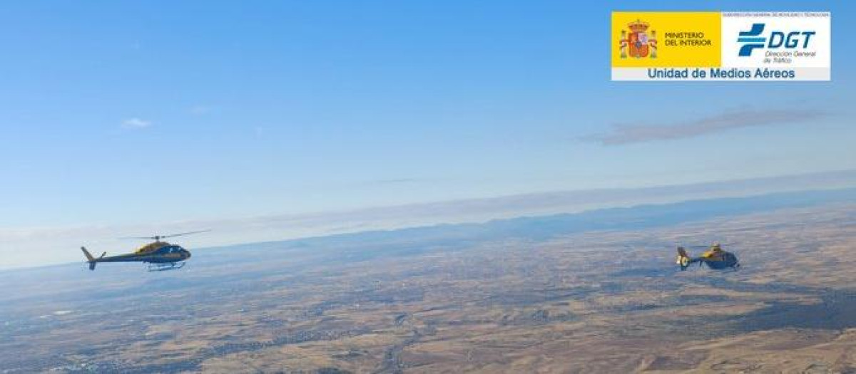 Imagen facilitada por la DGT de dos de los aparatos en pleno vuelo