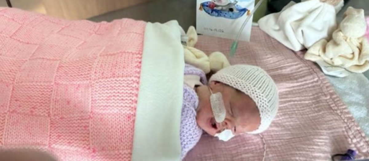La pequeña Millie en el hospital