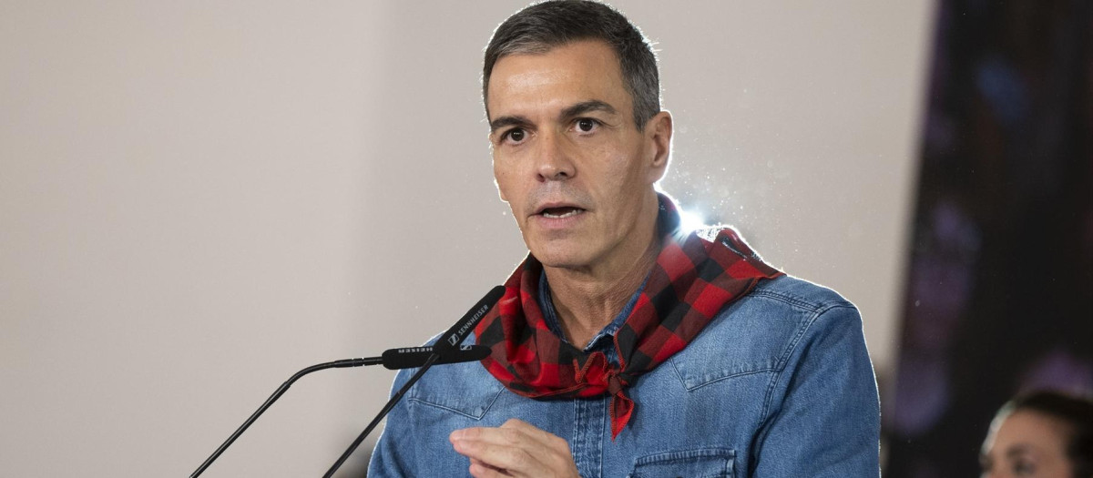 El secretario general del PSOE y presidente del Gobierno, Pedro Sánchez, interviene durante un acto de los socialistas aragoneses, en el Hotel Iberus, a 14 de octubre de 2026, en Zaragoza, Aragón (España).

Marcos Cebrián / Europa Press
14 OCTUBRE 2026;PSOE;SOCIALISTAS;PRESIDENTE;
14/10/2026