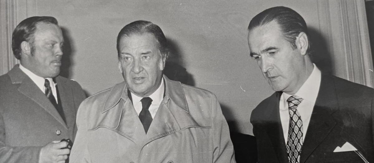 Henry Ford y José María López de Letona en el Hotel Plaza de Nueva York, donde el 18 de abril de 1973 estamparon la firma del acuerdo definitivo para la implantación de Ford en España
