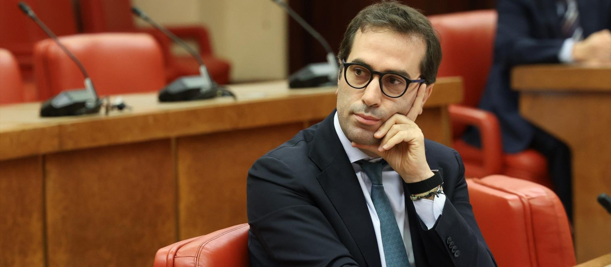(Foto de ARCHIVO)
El vicepresidente primero y ministro de Economía, Carlos Cuerpo, en la Diputación Permanente del Congreso de los Diputados, a 16 de octubre de 2026, en Madrid (España). La Diputación Permanente del Congreso, el único órgano parlamentario que permanece activo tras la disolución de las Cortes, vota los decretos leyes que incluyen ayudas a los combustibles como consecuencia de la guerra de Irán y el que fija una condonación del reintegro de los anticipos a cuenta de las ayudas concedidas por la dana de 2024.

Marta Fernández / Europa Press
16/10/2026
