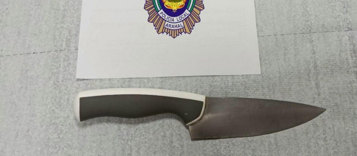 Cuchillo incautado al autor de un ataque contra su pareja en Arahal (Sevilla)