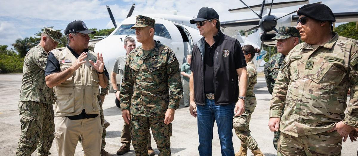 Visita del General Francis L. Donovan del Ejército de EE.UU. a Perú
