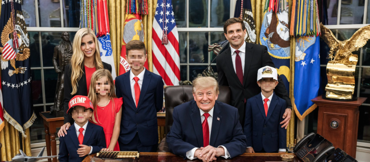 Katie Zacharia y su familia en el Despacho Oval con Trump