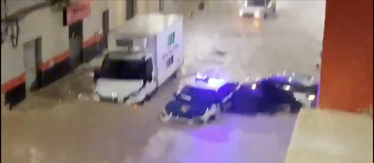 Imagen de la inundación en las calles de la localidad valenciana de Oliva por la dana Adam.
