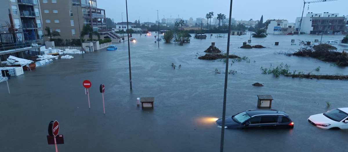 Inundación en la playa de Oliva