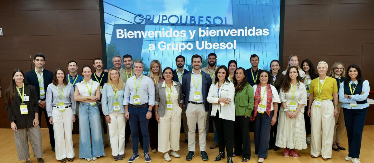 Miembros del Fórum AVE en su visita a las instalaciones de Grupo Ubesol