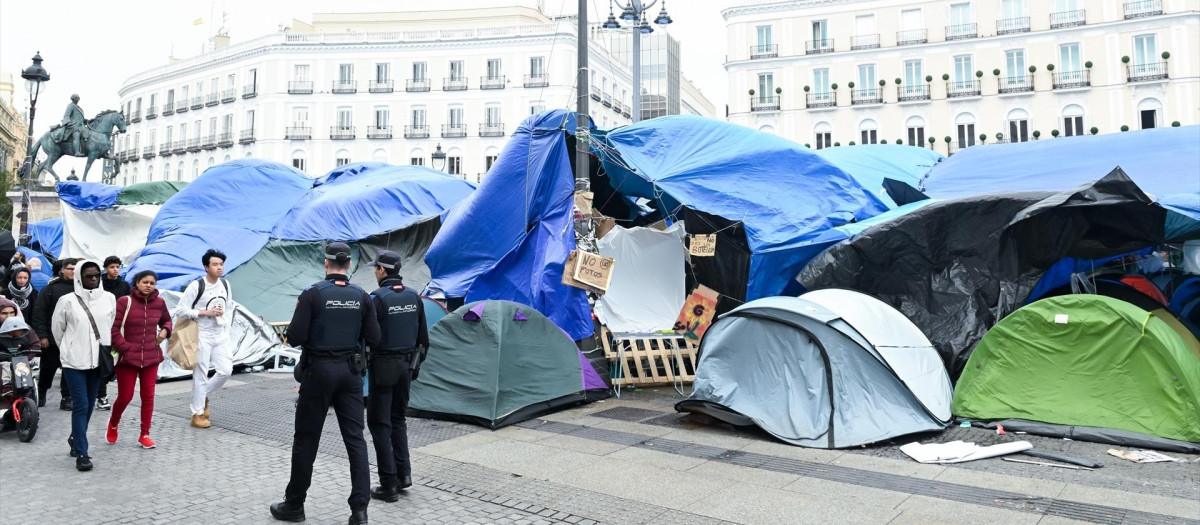 Acampada por la vivienda en la Puerta del Sol.