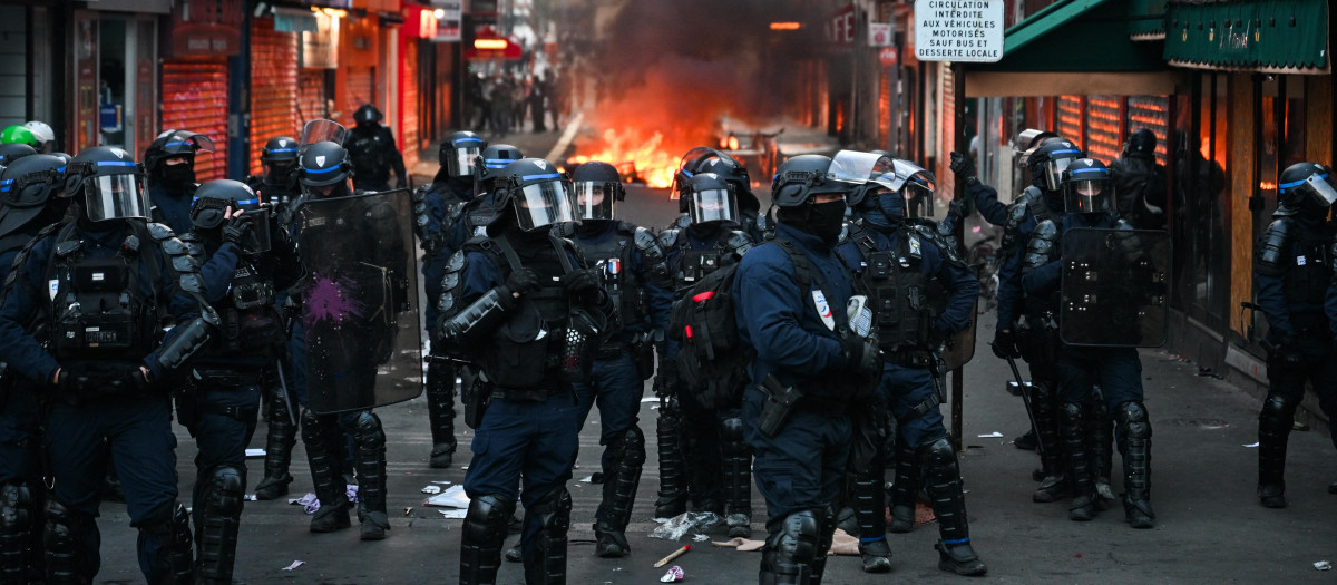 Protestas en Francia al lado de la Plaza de la República