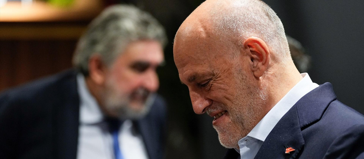 Javier Tebas, en una imagen de archivo con José Manuel Rodríguez Uribes al fondo