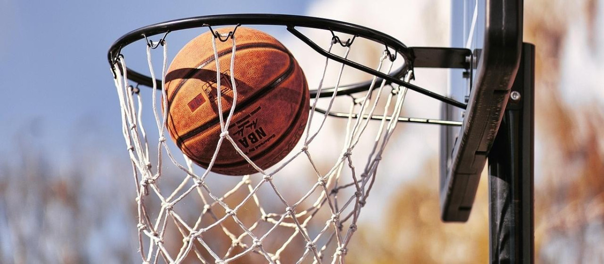 (Foto de ARCHIVO)
Pelota de baloncesto entrando en un aro.

REMITIDA / HANDOUT por CAIB
Fotografía remitida a medios de comunicación exclusivamente para ilustrar la noticia a la que hace referencia la imagen, y citando la procedencia de la imagen en la firma
01/1/1970