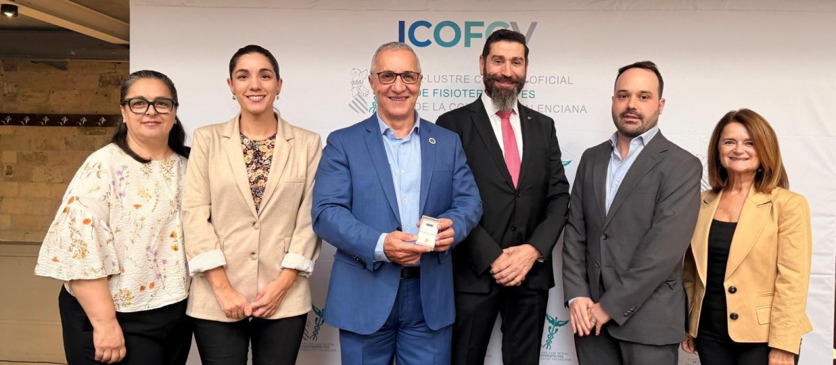 Imagen de la entrega del reconocimiento