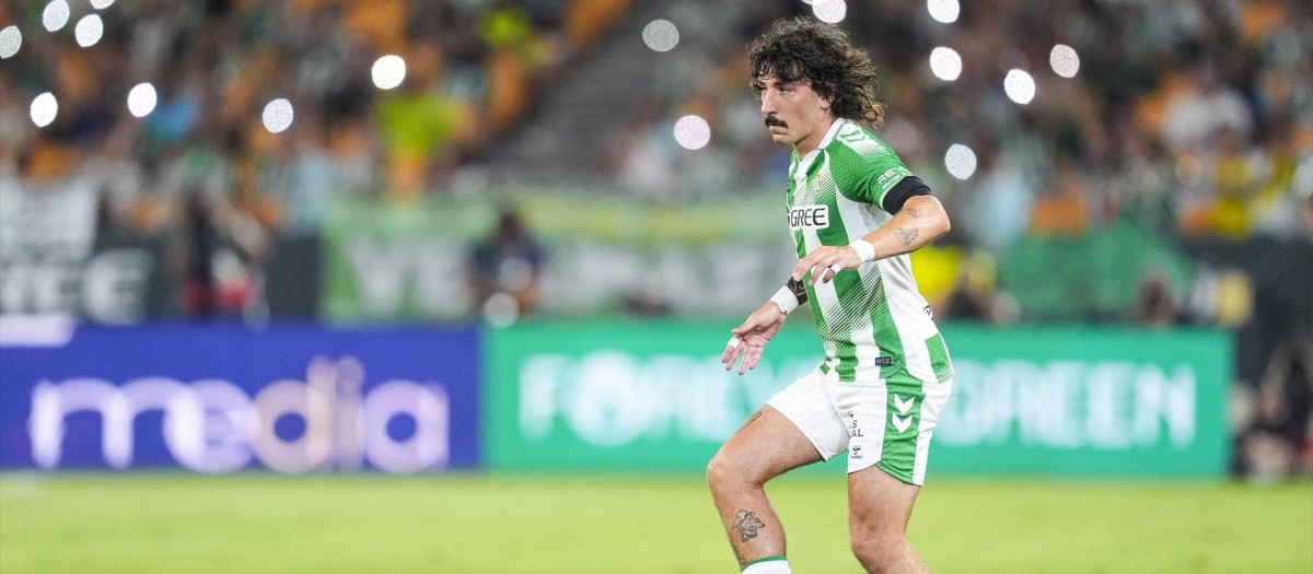 Héctor Bellerín, en un partido con el Real Betis esta temporada