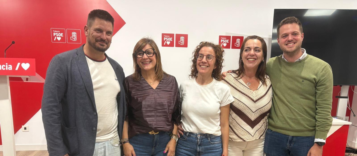Luis Ángel Marín, Rosa Aldea, Alicia García, Belinda Mencía y Álvaro Bilbao en sede del PSOE de Palencia