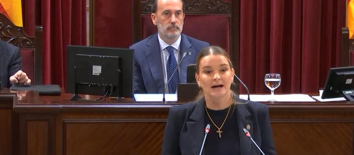 La presidenta este martes en el Parlamento balear