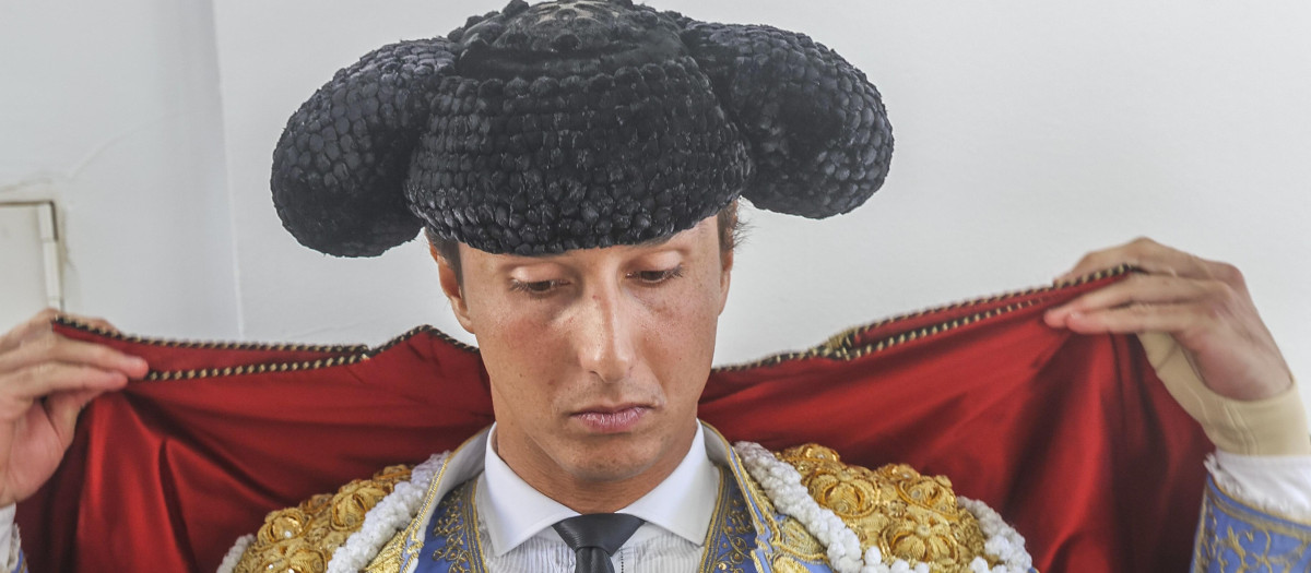 22 de agosto del 2026 (Malaga) Con motivo del 150 aniversario de la plaza de toros de la Malagueta se ha celebrado una corrida de toros encabezada por Morante de la Puebla, Roca Rey y David de Miranda . Con  asistencia del ex torero Enrque Ponce , Fran Rivera, Cari Lapique con su nieto, Pedro Trapote, Tana Rivera y Lourdes Montes