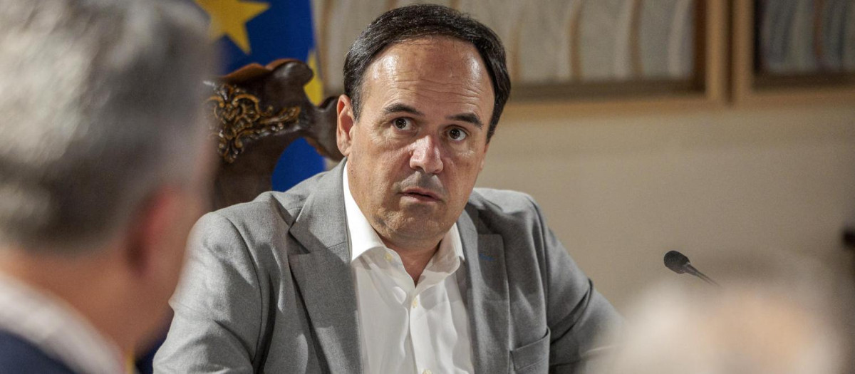 Imagen tomada este martes de Juanfran Pérez Llorca durante el Pleno extraordinario del Consell en el que se ha aprobado el primer paquete de ayudas a los afectados por la dana Adam