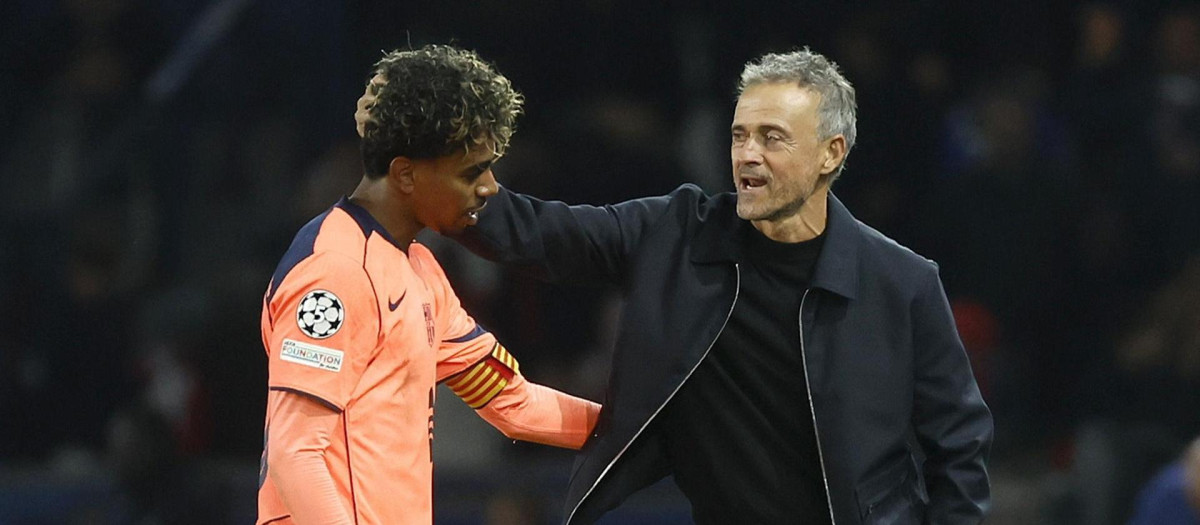 Luis Enrique y Lamine Yamal, durante el PSG - Barcelona