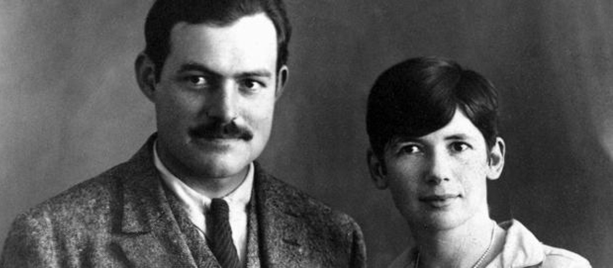 Ernest Hemingway y su segunda esposa, Pauline Pfeiffer, en 1927, un año después de la publicación de Fiesta