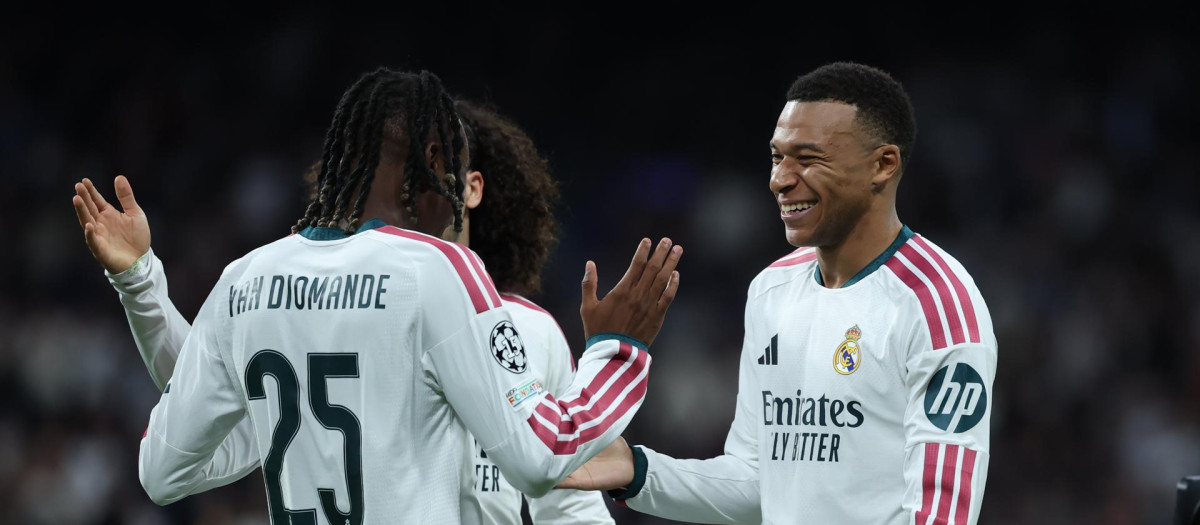 Kylian Mbappé celebra con Yan Diomande un gol ante el Leipzig
