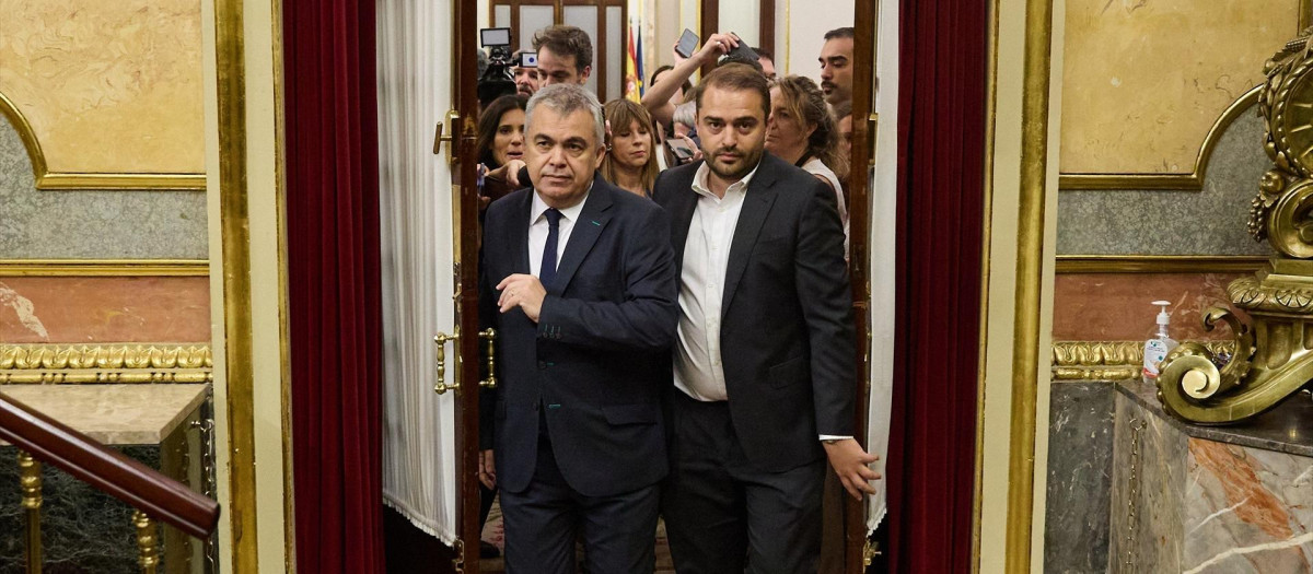 El exsecretario de Organización del PSOE, Santos Cerdán y el diputado del PSOE Manuel Arribas el día que se conoció el informe Cerdán de la UCO