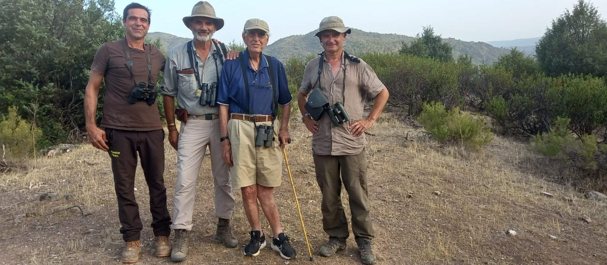 Fernando en Puerto Bajo con su guarda, Lorenzo y los investigadores de la Estación Biológica de Doñana, Fernando Ibáñez y Juanjo Negro