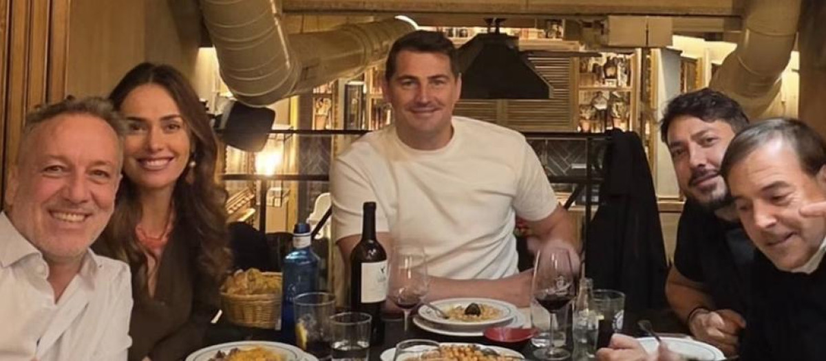 Iker Casillas con Irene Esser y otros amigos
