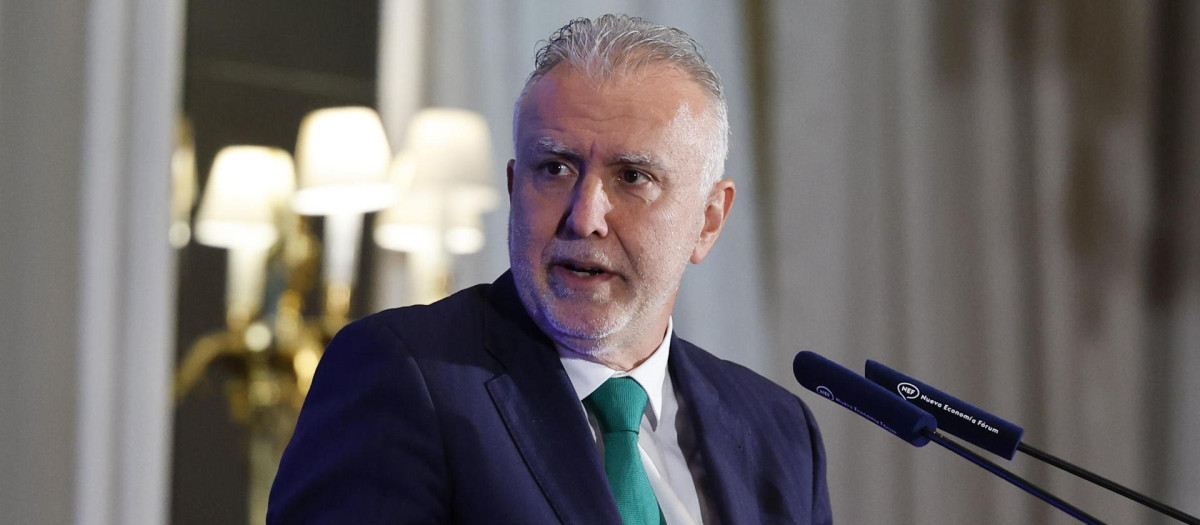 El ministro de Política Territorial y Memoria Democrática, Ángel Víctor Torres protagoniza un desayuno informativo