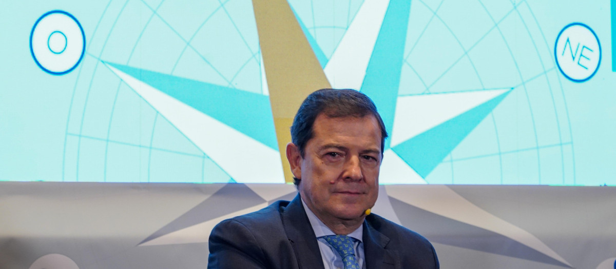 El presidente de la Junta de Castilla y León, Alfonso Fernández Mañueco, participa junto al presidente de la Xunta de Galicia, Alfonso Rueda Valenzuela, en el Foro Ancares