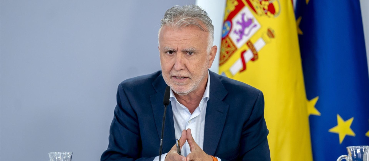 El ministro de Política Territorial y Memoria Democrática, Ángel Víctor Torres, durante una rueda de prensa