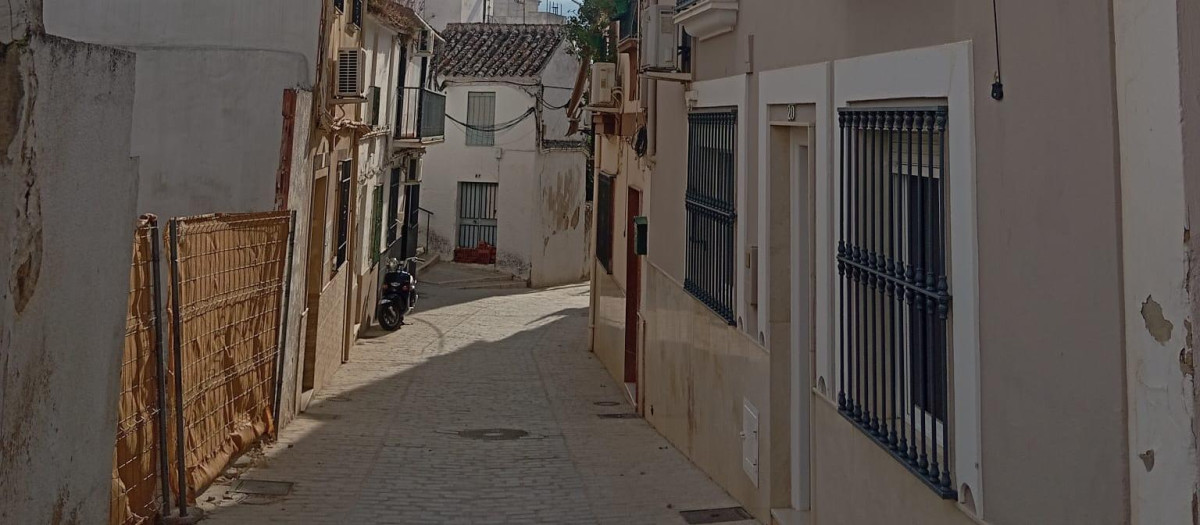 Deterioro en un barrio de Cabra