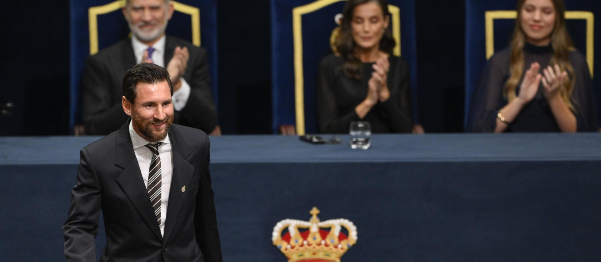 Leo Messi, Premio Princesa de Asturias de los Deportes, recibe su diploma durante la ceremonia de los Premios Princesa de Asturias 2026
