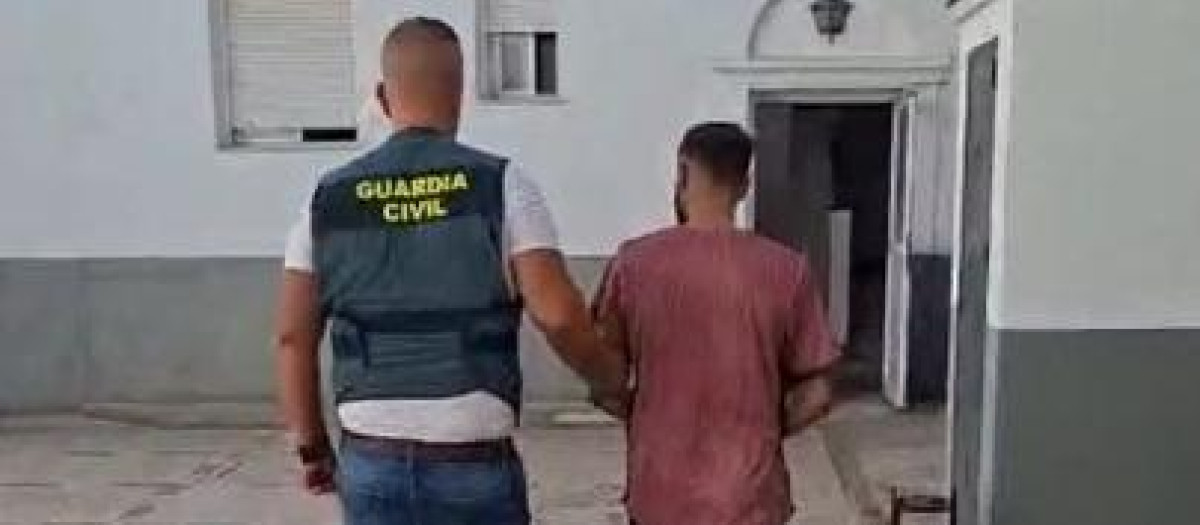 Imagen de archivo de una detención de la Guardia Civil.