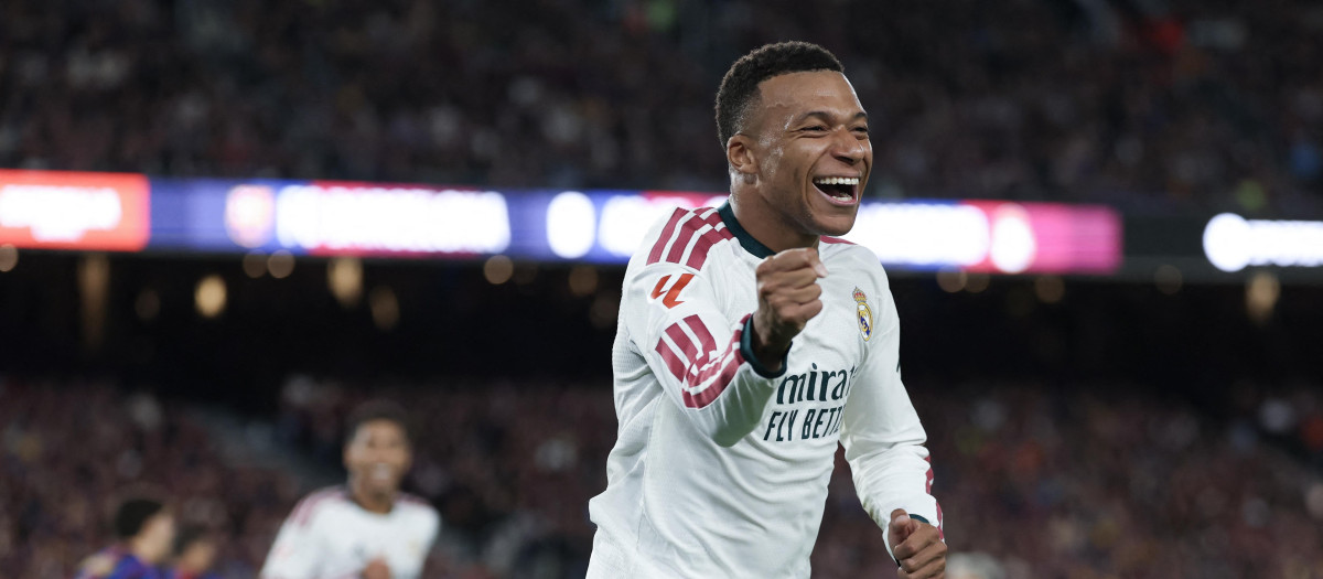Kylian Mbappé celebra un gol ante el Barcelona en el Camp Nou