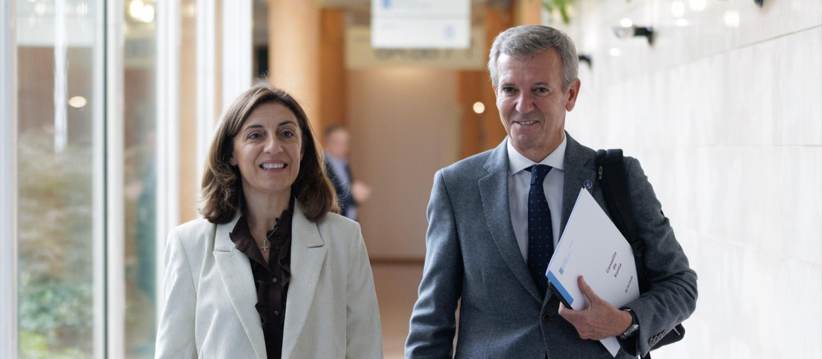 Rueda y Ángeles Vázquez antes del Consello

REMITIDA / HANDOUT por DAVID CABEZÓN @ XUNTA
Fotografía remitida a medios de comunicación exclusivamente para ilustrar la noticia a la que hace referencia la imagen, y citando la procedencia de la imagen en la firma
26/10/2026