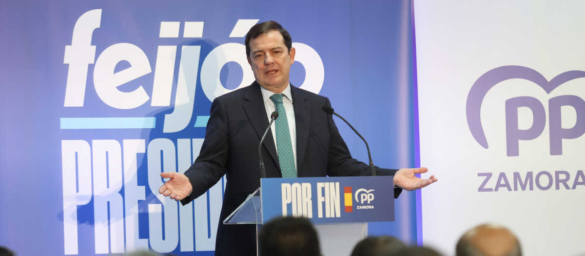 El presidente de la Junta de Castilla y León y del PPCyL, Alfonso Fernández Mañueco, este lunes, en Zamora